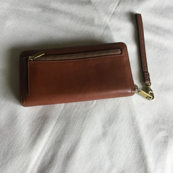 Nearly New Fossil Leather Wallet/Wristlet - Picture 2 of 8